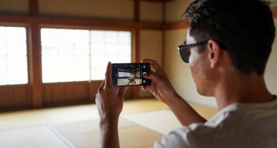 Foreign tourists get a grip on sumo beyond ringside